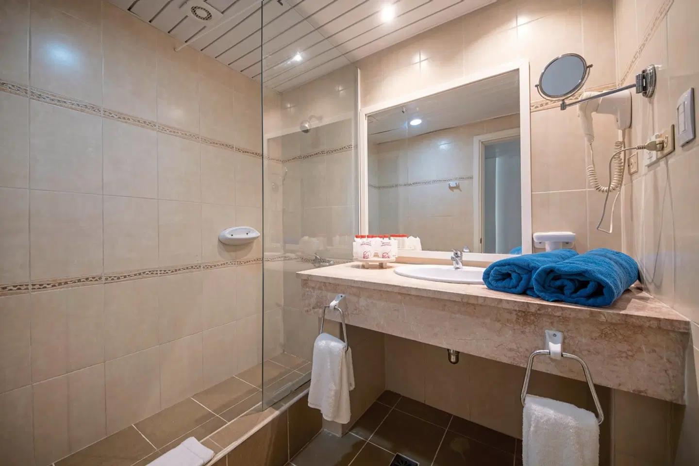 Blau Arenal Habana Beach Badezimmer