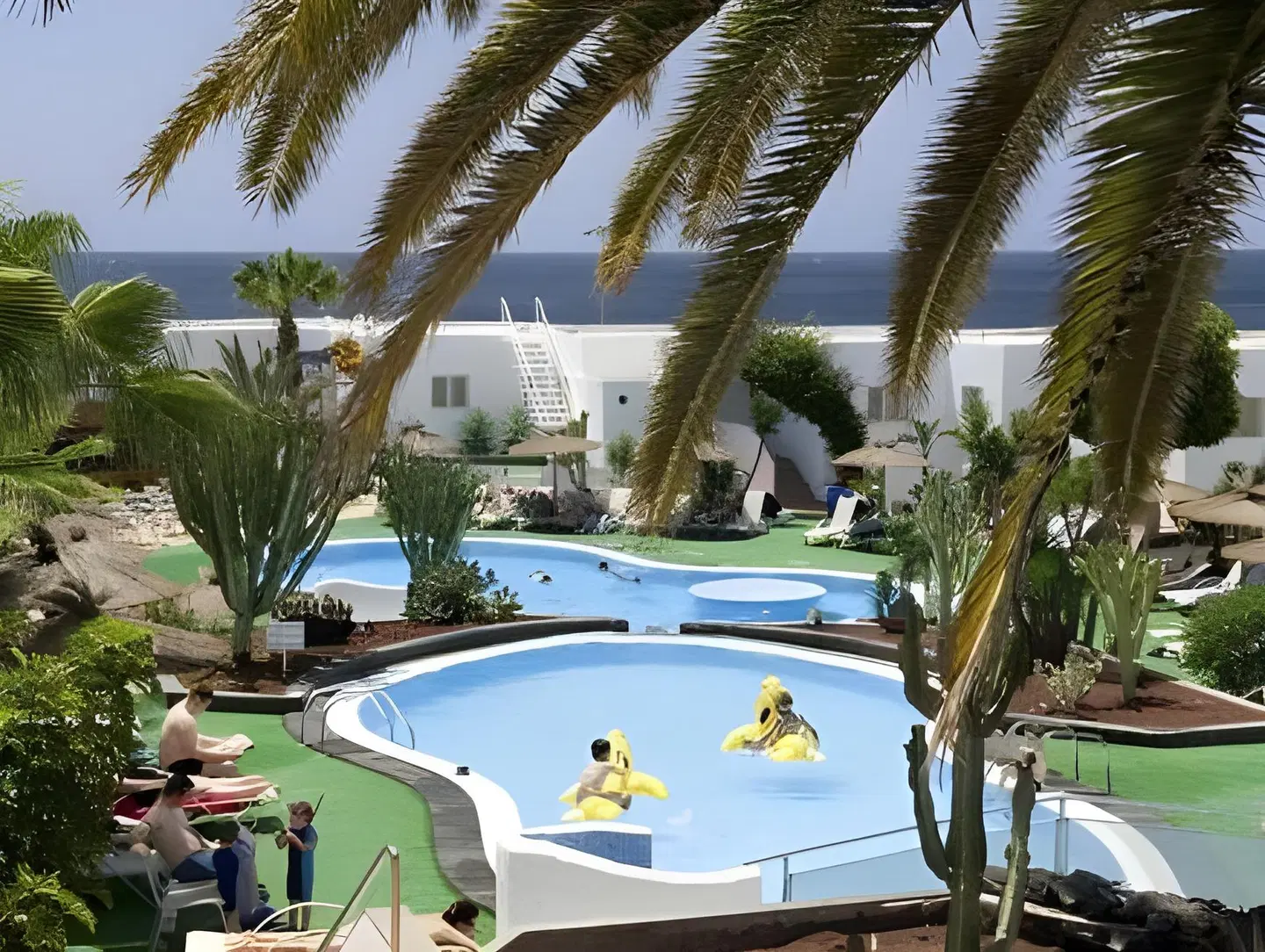 Apartamentos Parque Tropical OUTDOOR_POOL