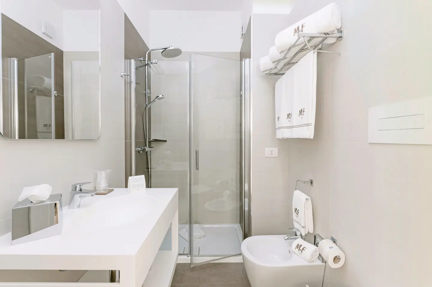 M&F Hotel Badezimmer