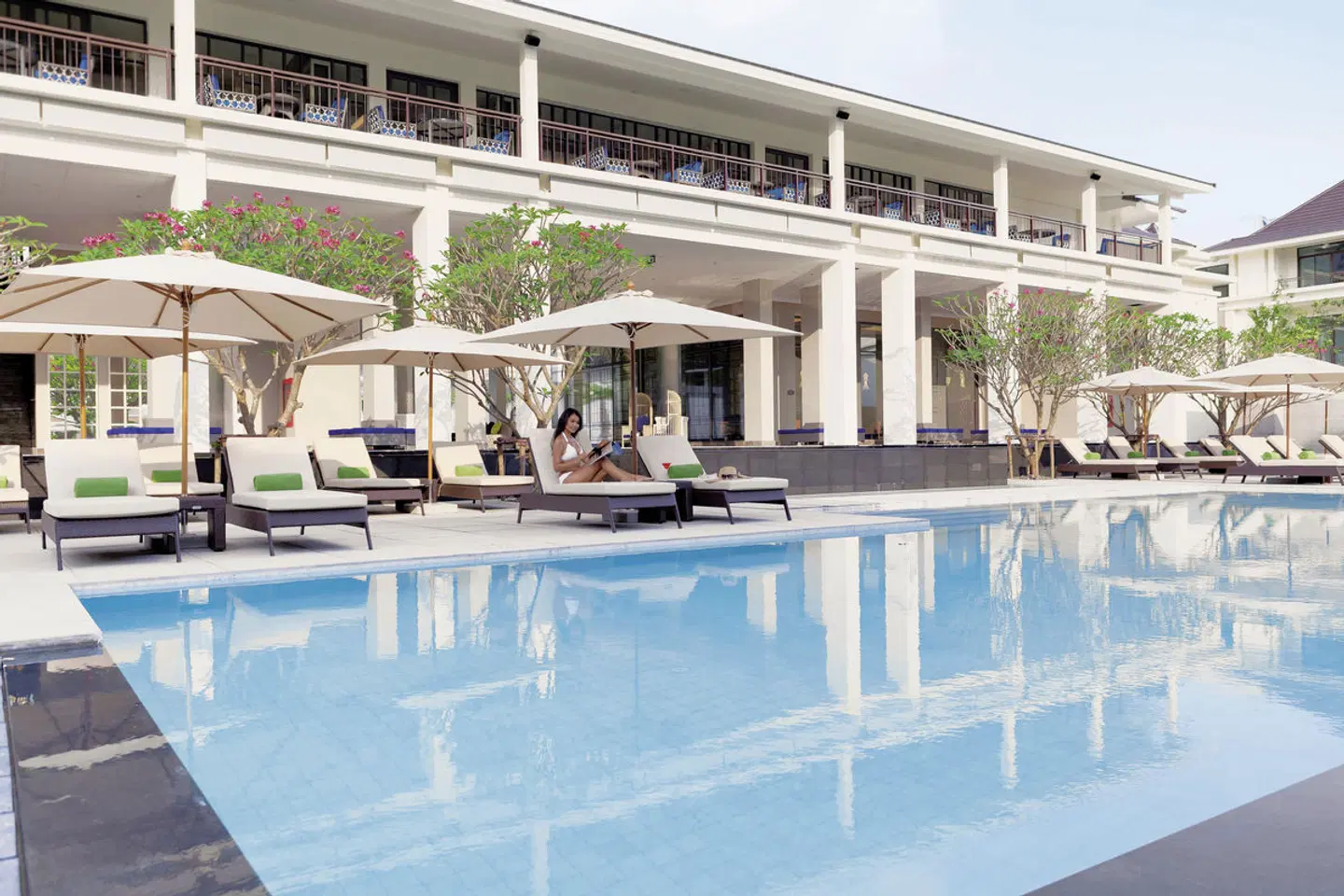 U Sathorn Bangkok OUTDOOR_POOL