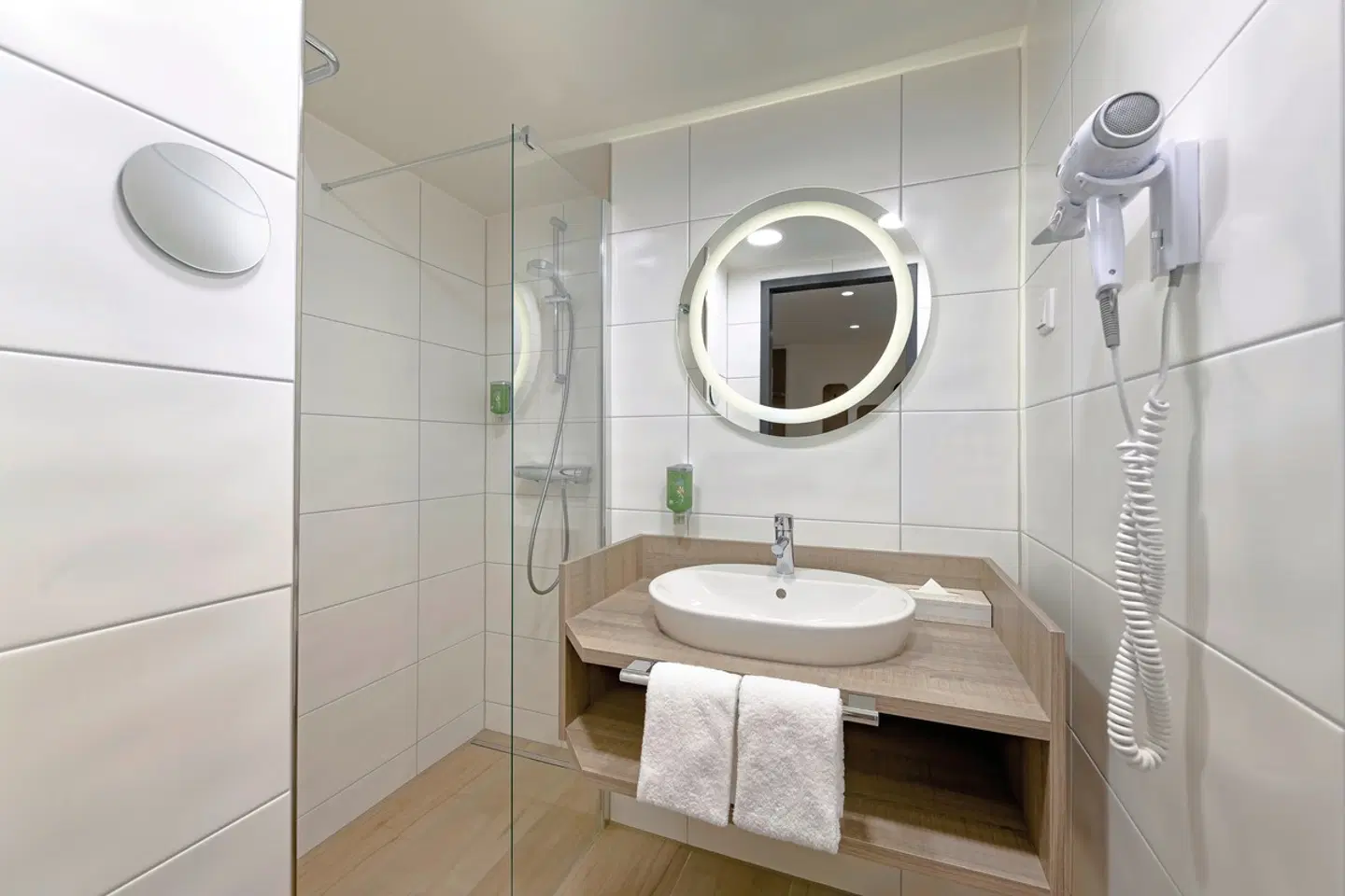 ibis Styles Kiel Badezimmer