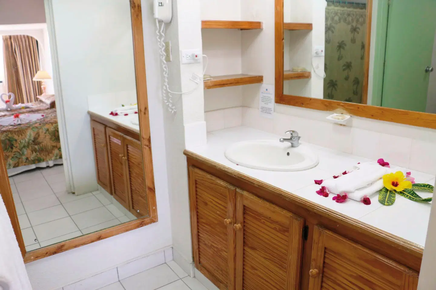 Crown Point Beach Hotel Badezimmer