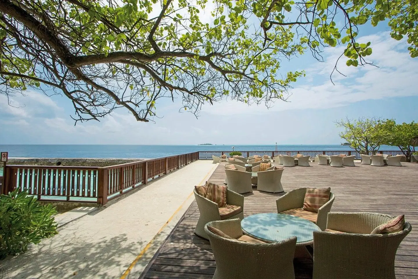 Ellaidhoo Maldives by Cinnamon Terrasse