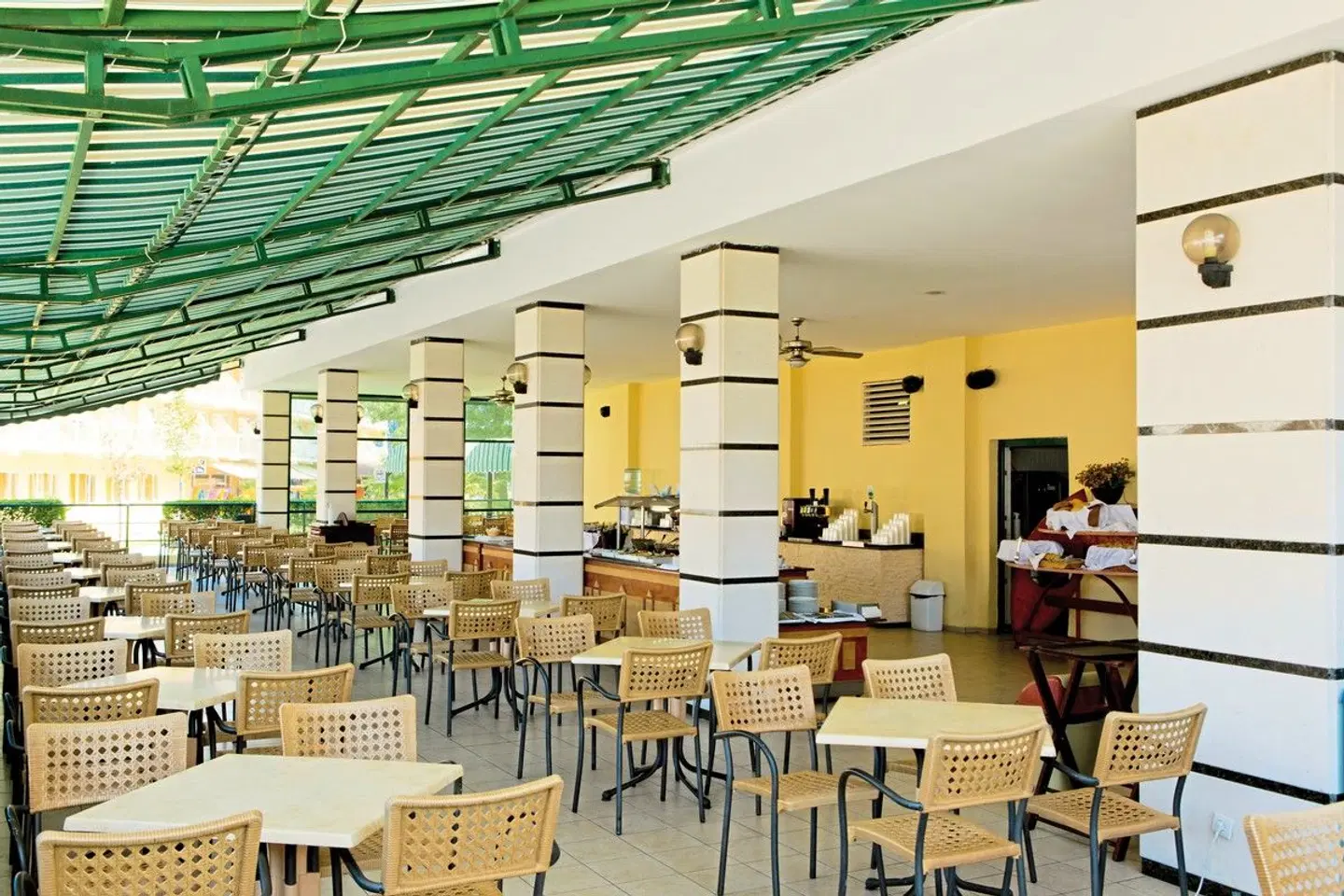 DIT Evrika Beach Club Hotel Bar