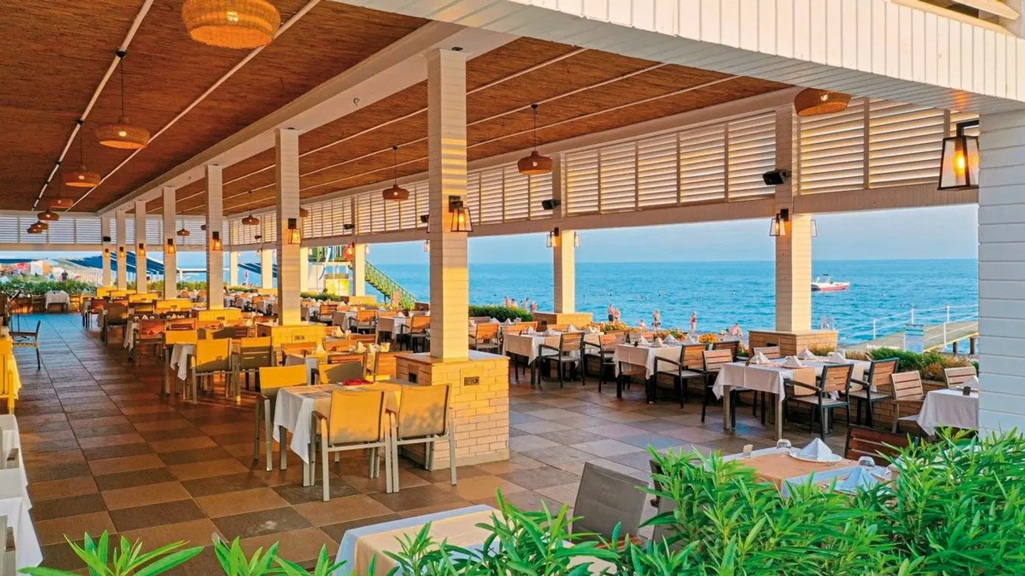 Crystal Admiral Aqua Collection Restaurant