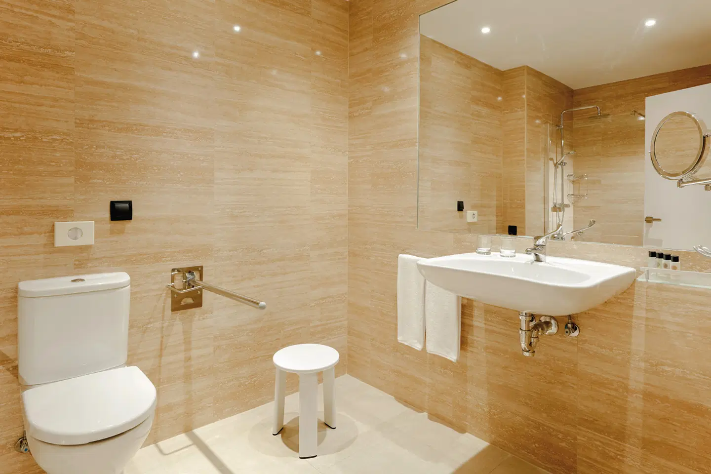 abba Euskalduna hotel Badezimmer