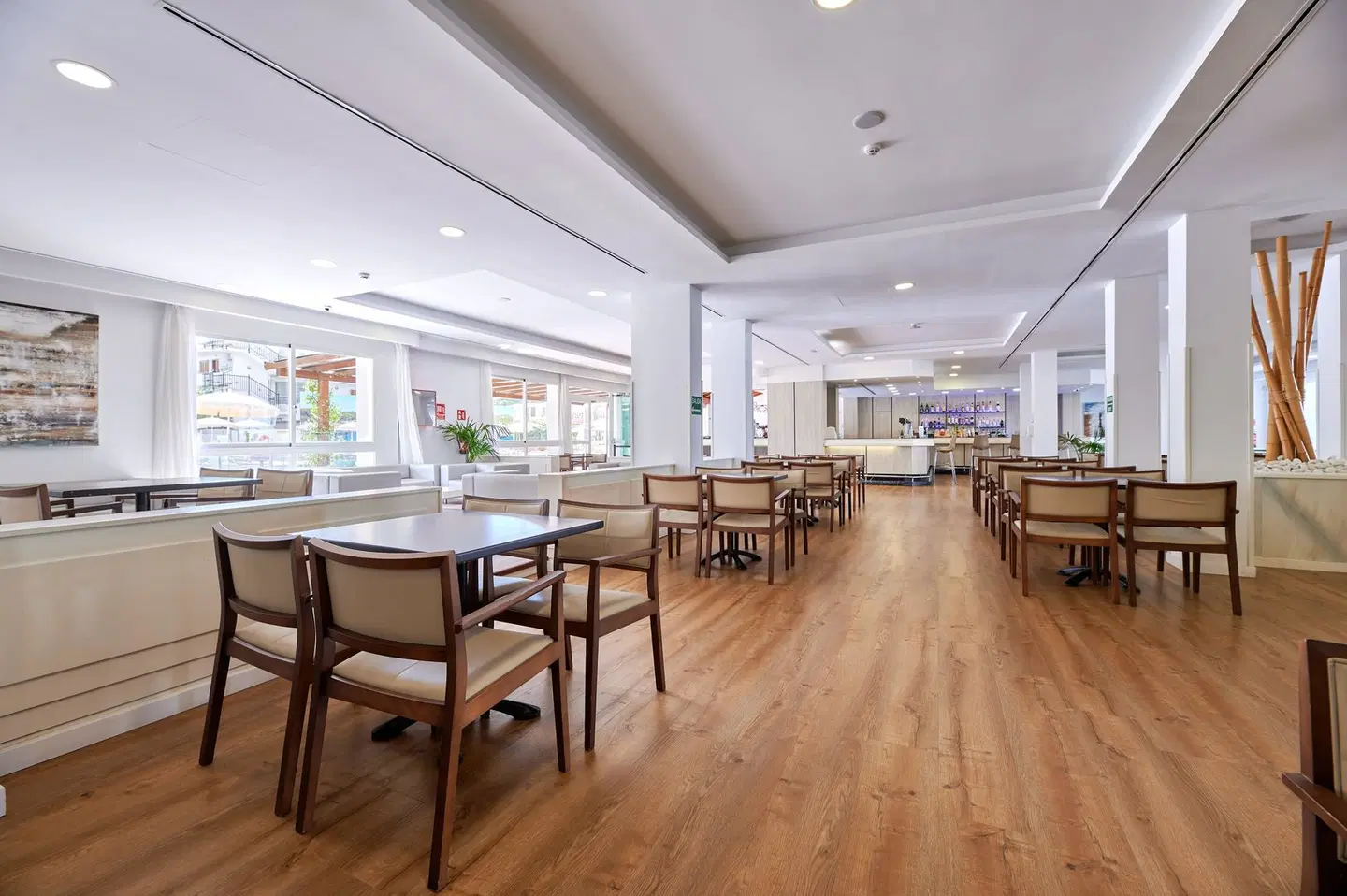 AluaSun Continental Park Bar