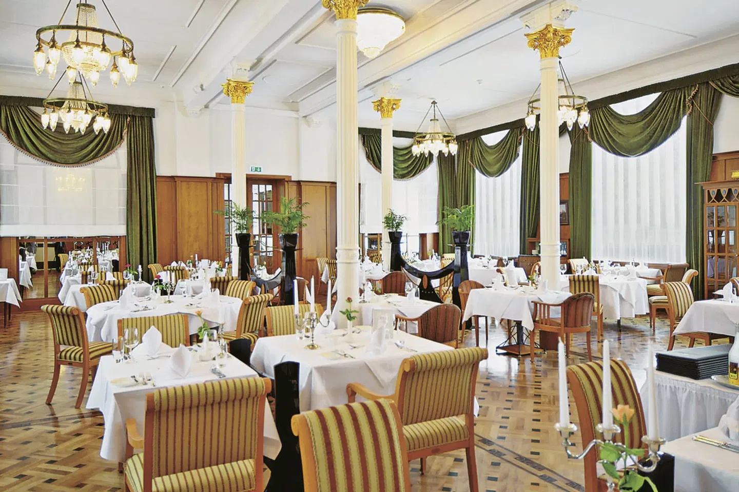 Das Palmenwald Schwarzwaldhof BW Signature Collection Restaurant