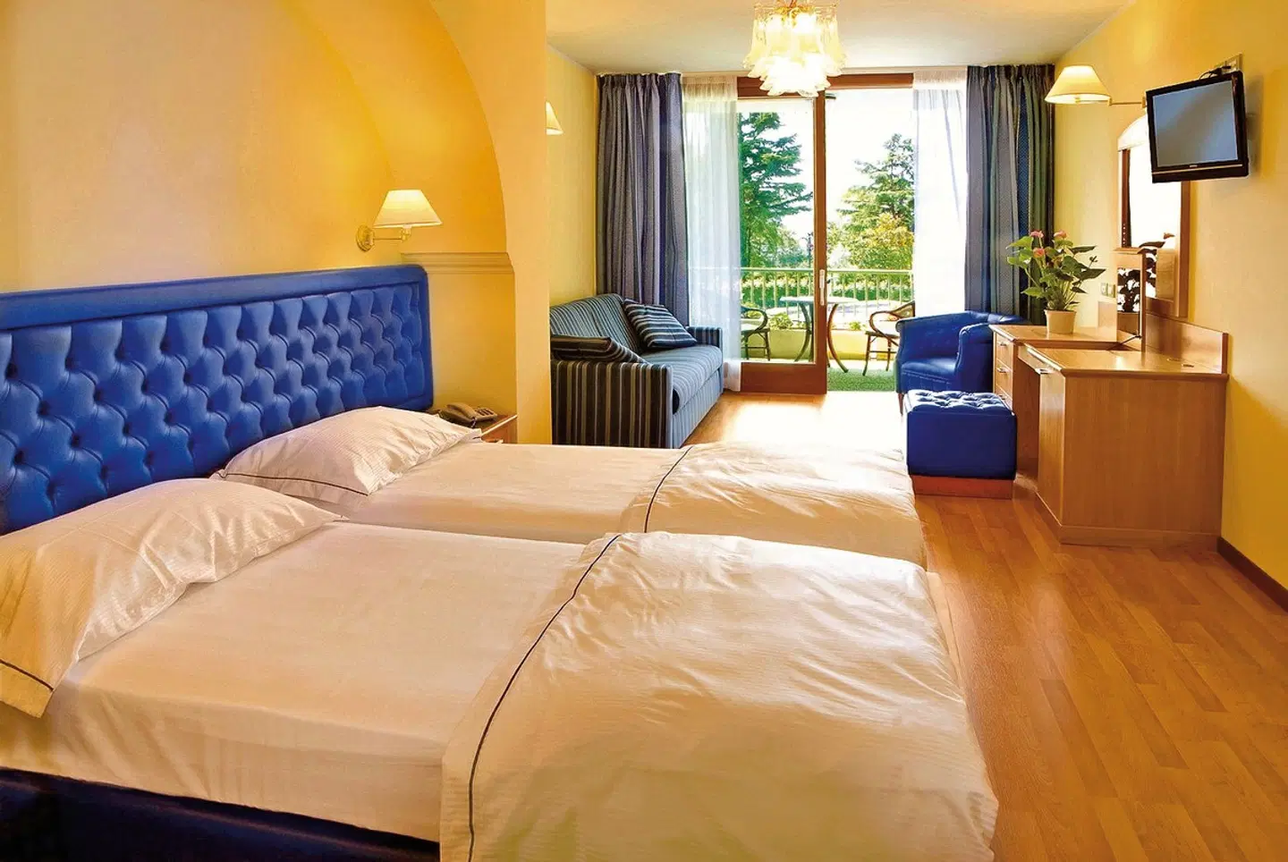 Alexander ROOM_EXAMPLE