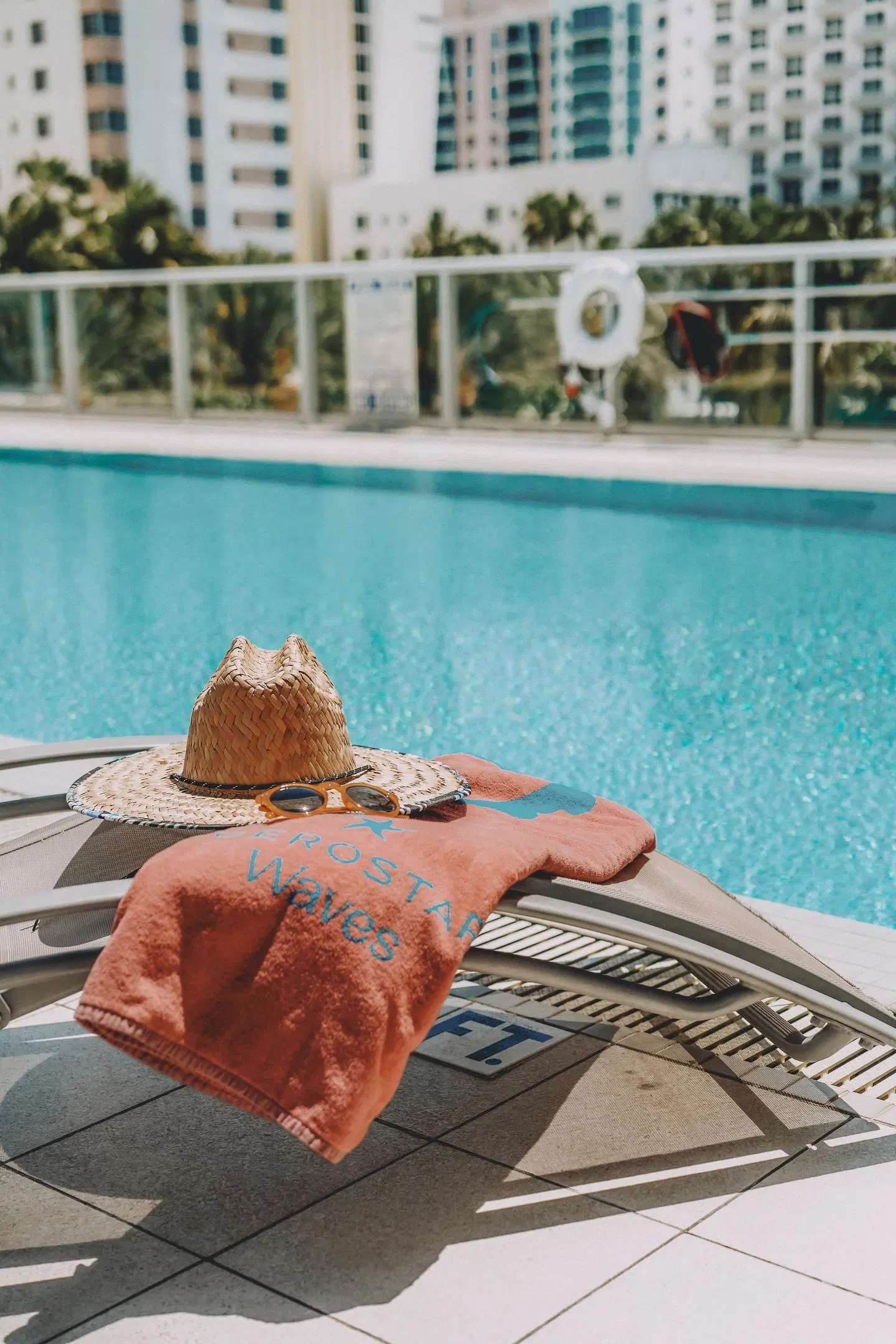 Berkeley Shore Hotel & Apts OUTDOOR_POOL