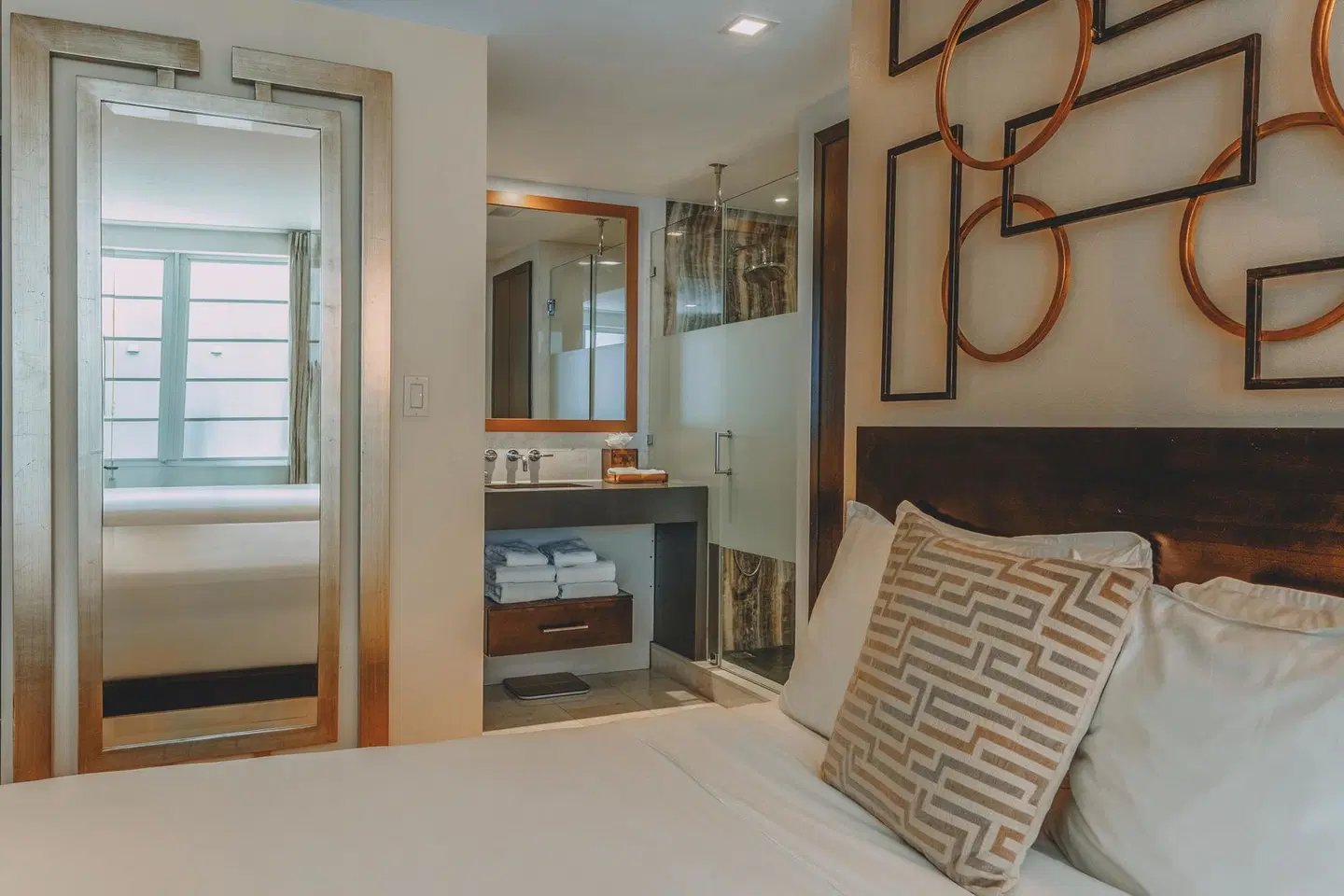 Berkeley Shore Hotel & Apts ROOM_EXAMPLE