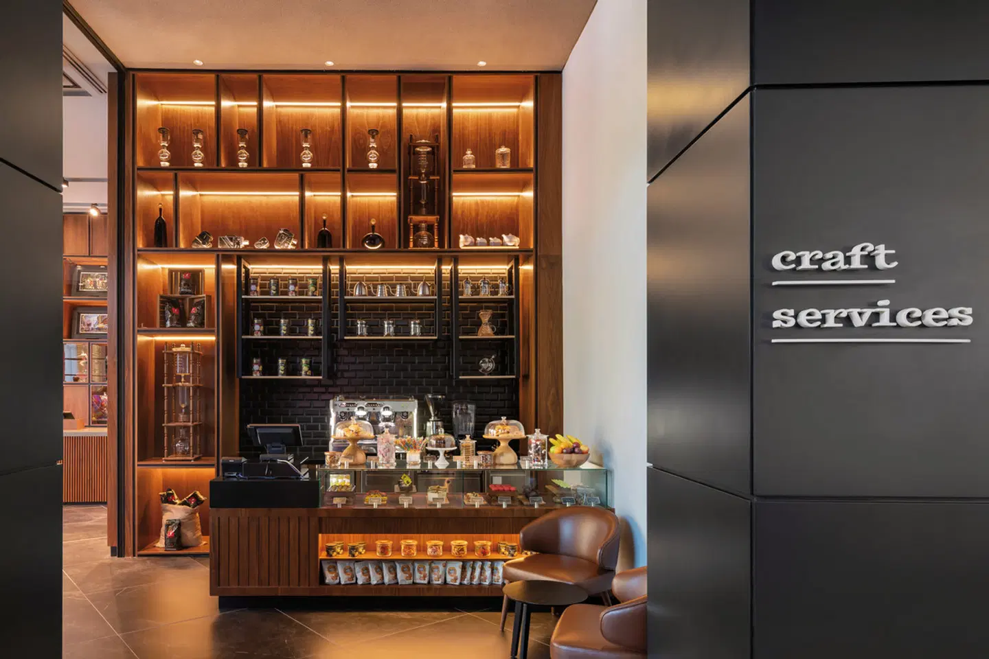 THE WB ABU DHABI, CURIO COLLECTION BY HILTON Bar