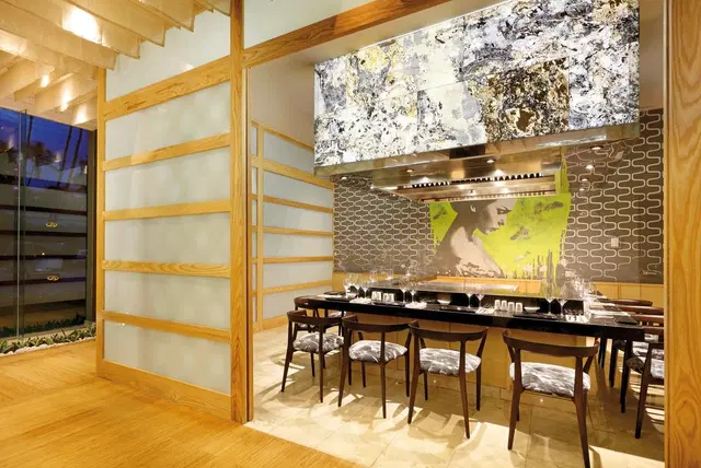 Grand Palladium Palace Resort & Spa Bar