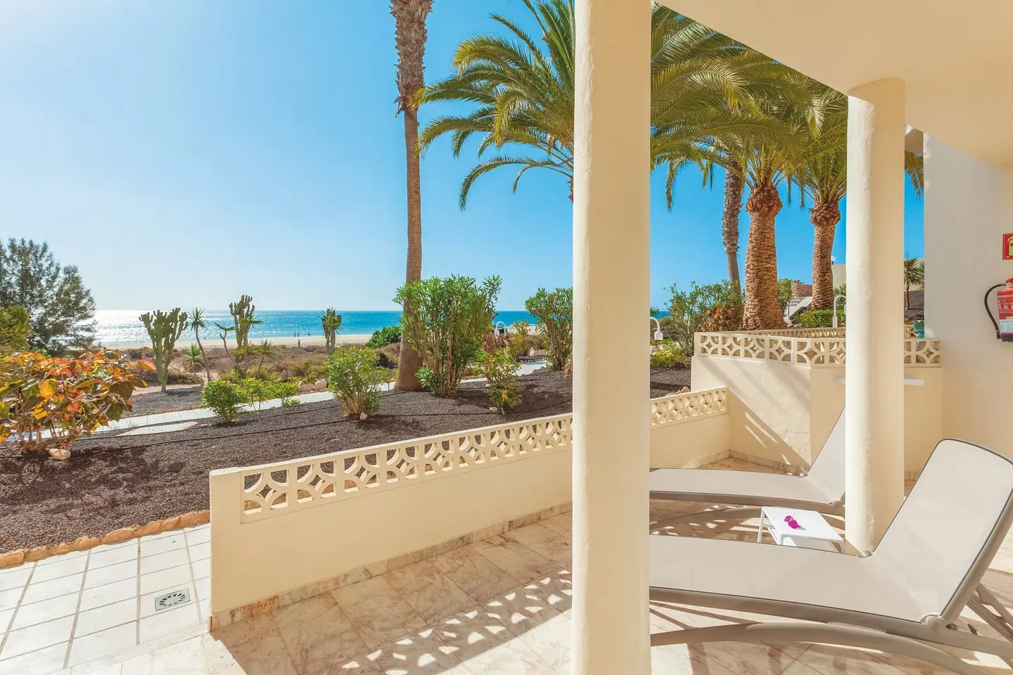 R2 Maryvent Beach Apartment Terrasse