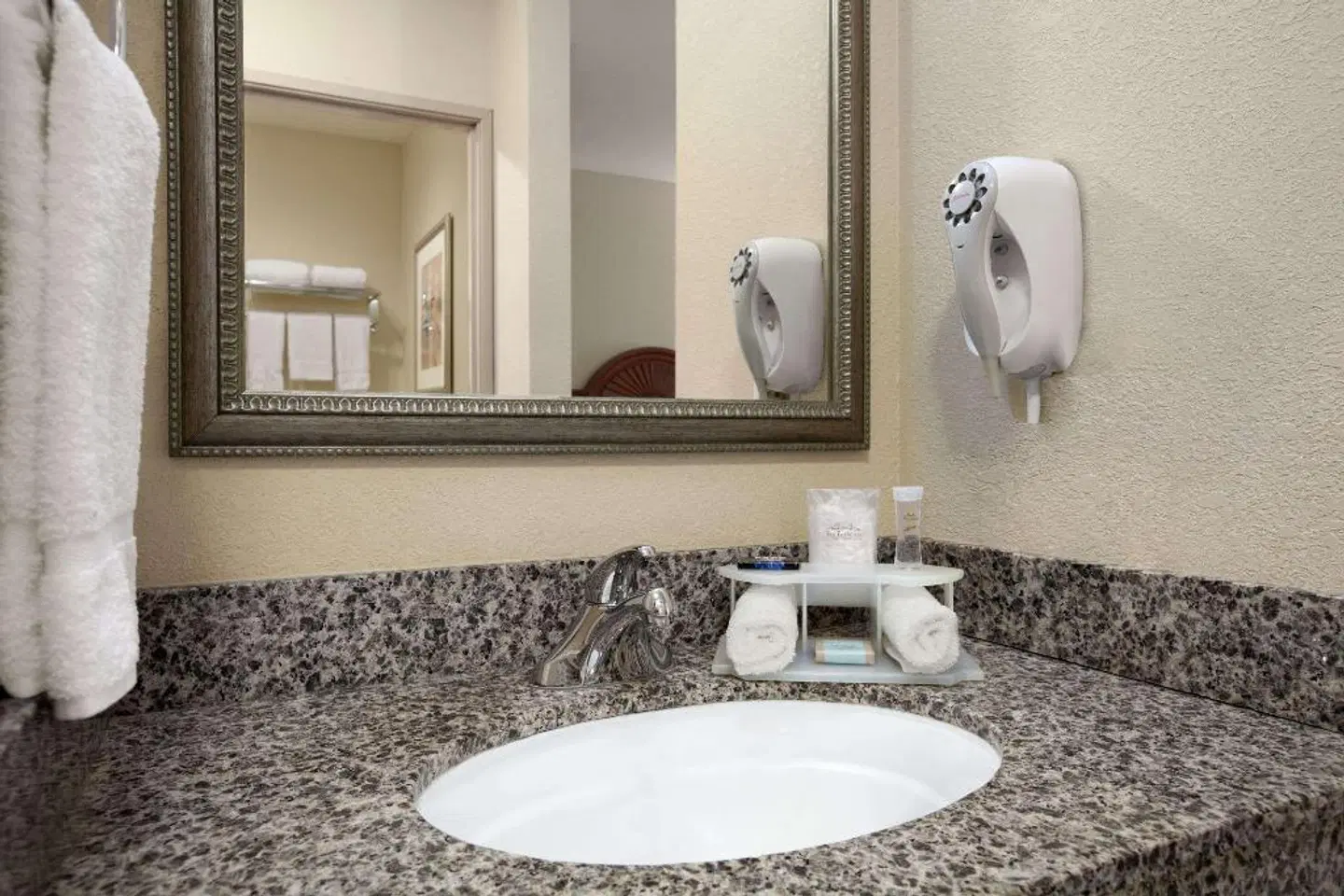 Hotel Vinea, a Travelodge by Wyndham Badezimmer