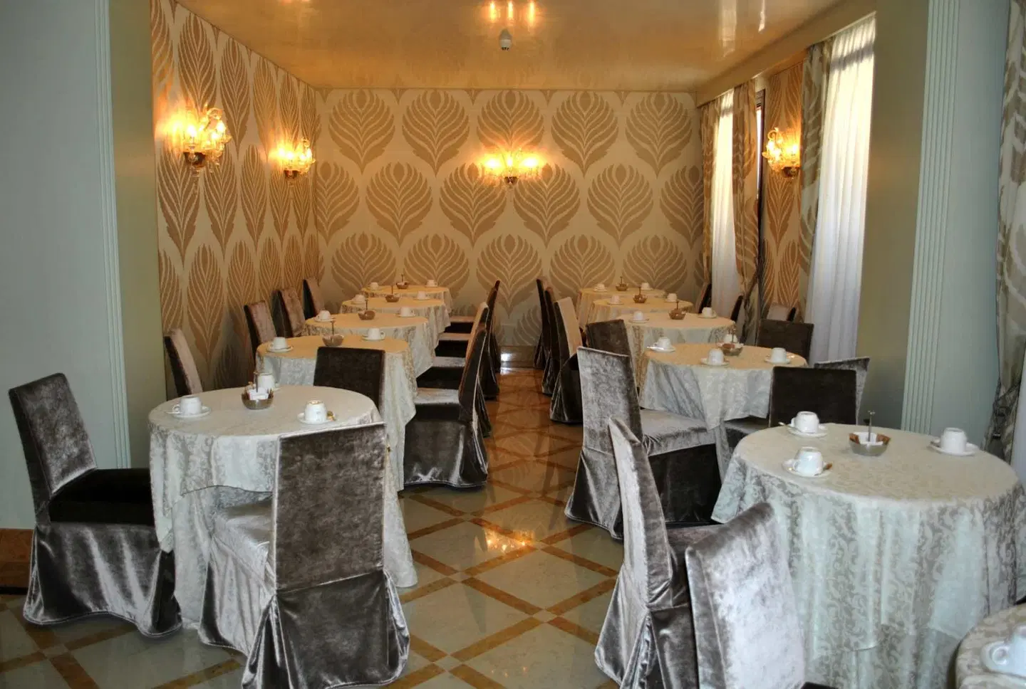 Carlton Capri Restaurant