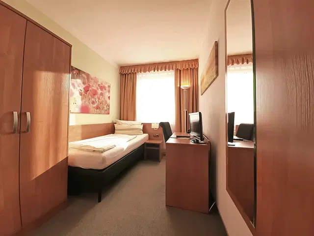 John Brinckman ROOM_EXAMPLE