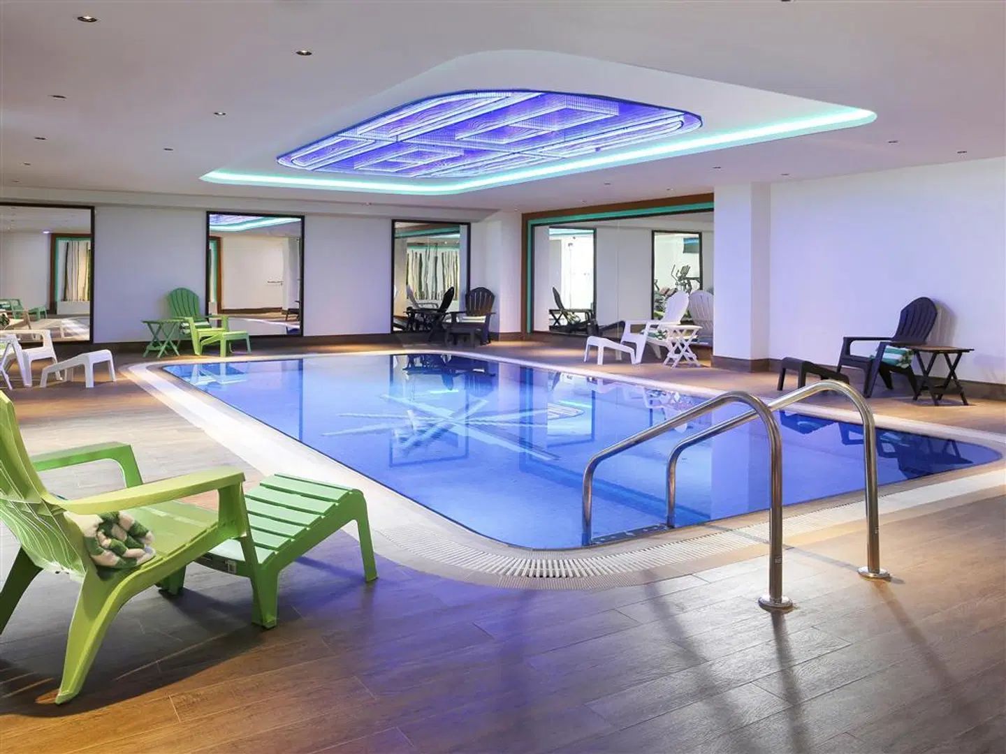 ibis Styles Dubai Jumeira Hallenbad