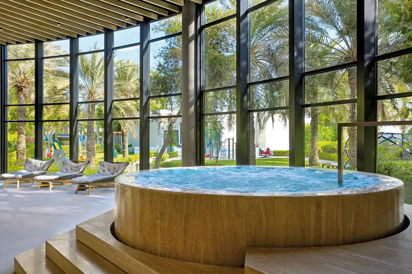 The Ritz-Carlton Bahrain Hallenbad