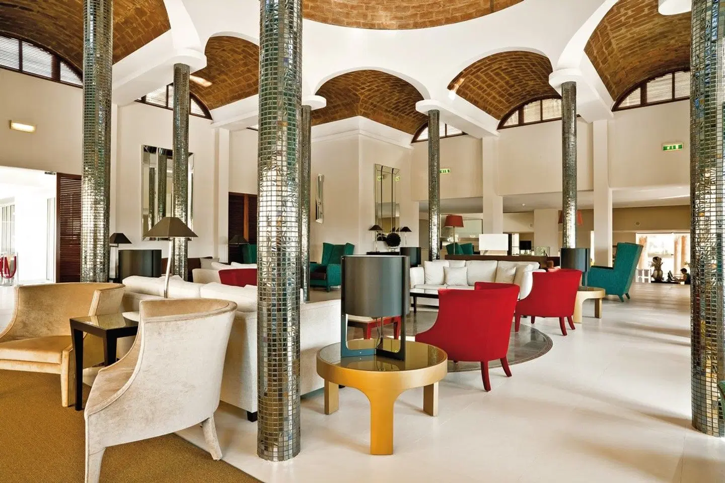 Ozadi Altura Beach Resort Restaurant