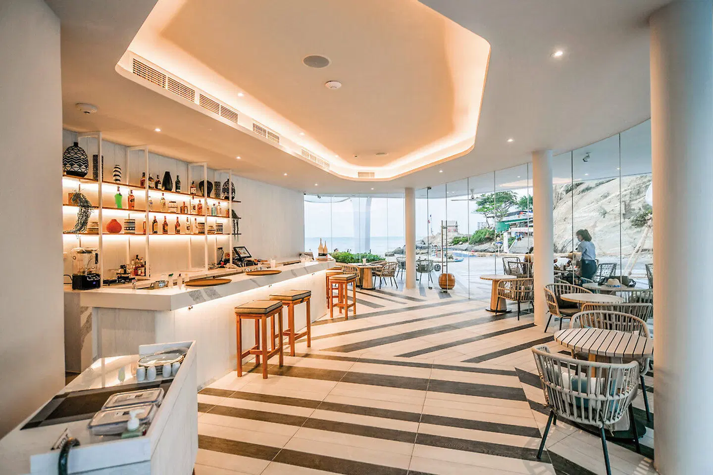 VERSO Hua Hin - a Veranda Collection Bar