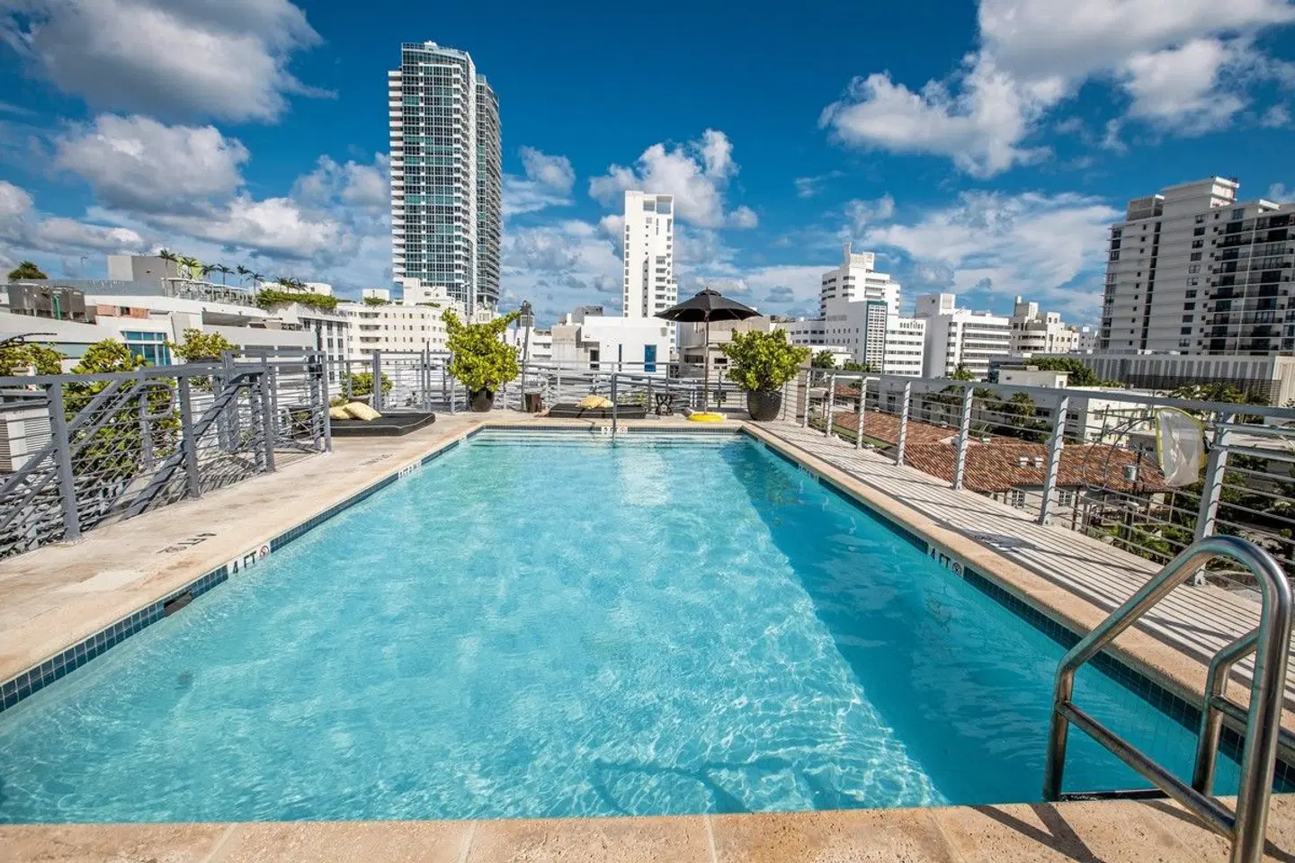 Riviera Suites South Beach OUTDOOR_POOL
