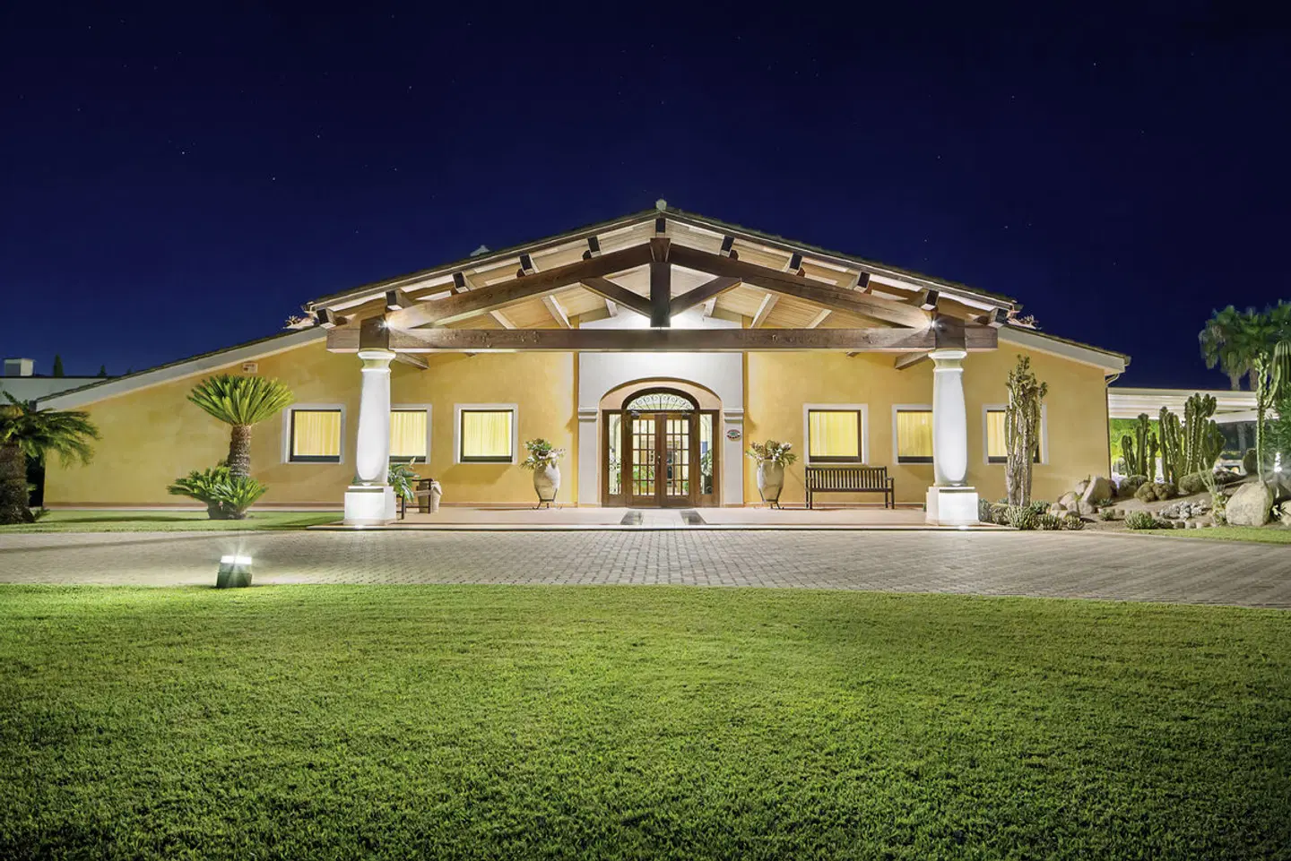 Lantana Resort EXTERIOR