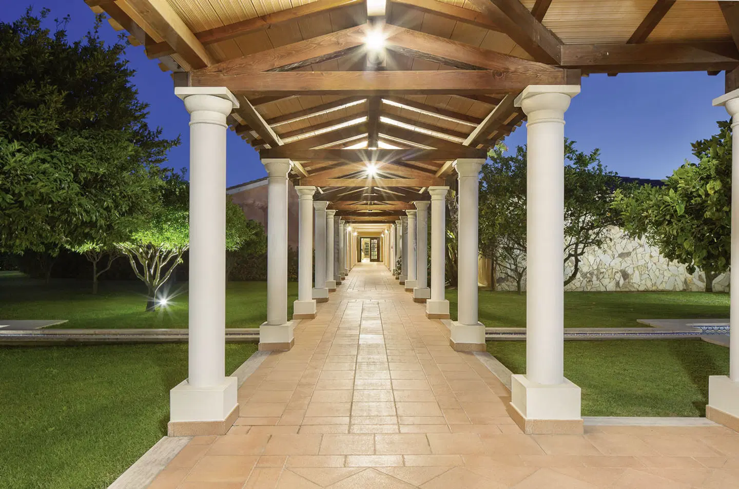 Lantana Resort TERRACE