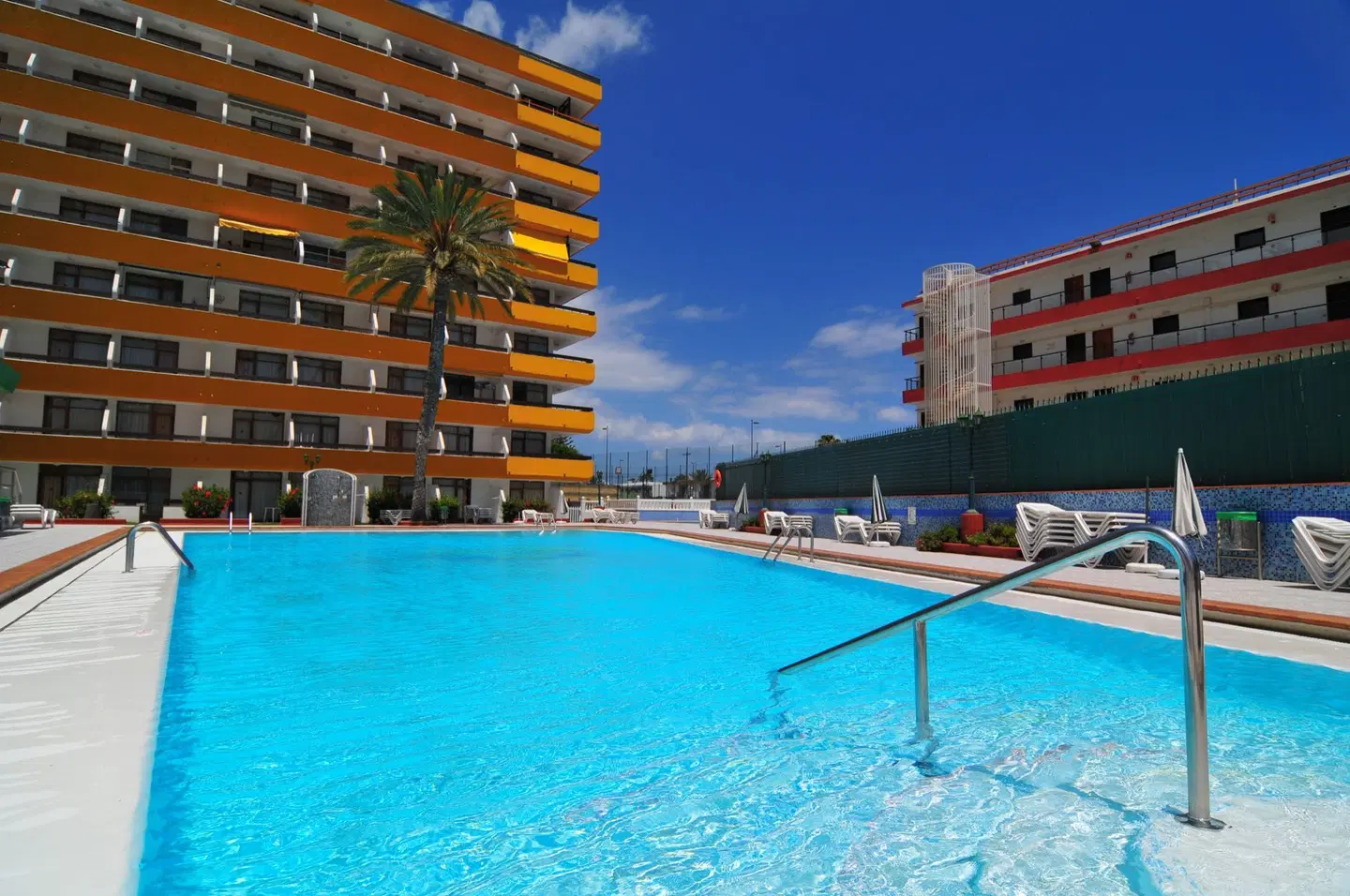 Apartamentos Las Arenas OUTDOOR_POOL