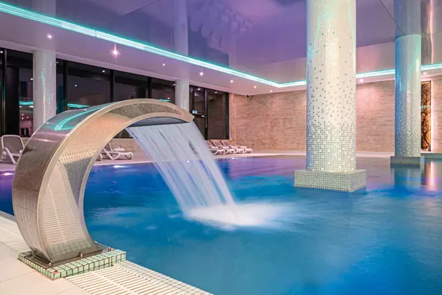 Vestina Wellness & SPA Hotel Hallenbad