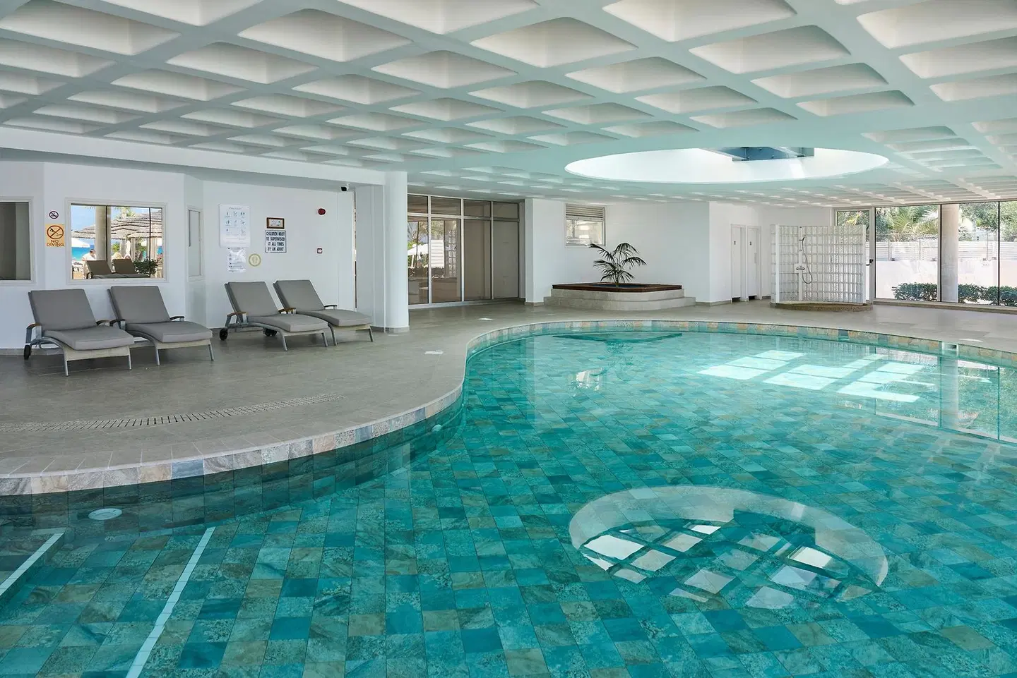 Sunrise Beach Hotel Hallenbad