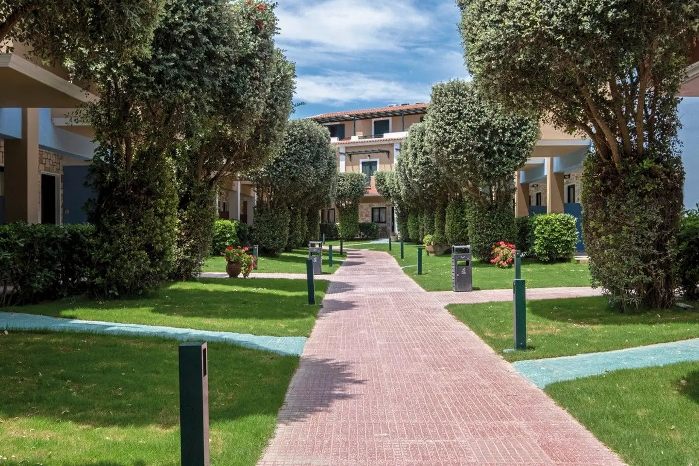 Mediterranean Beach Resort Garten