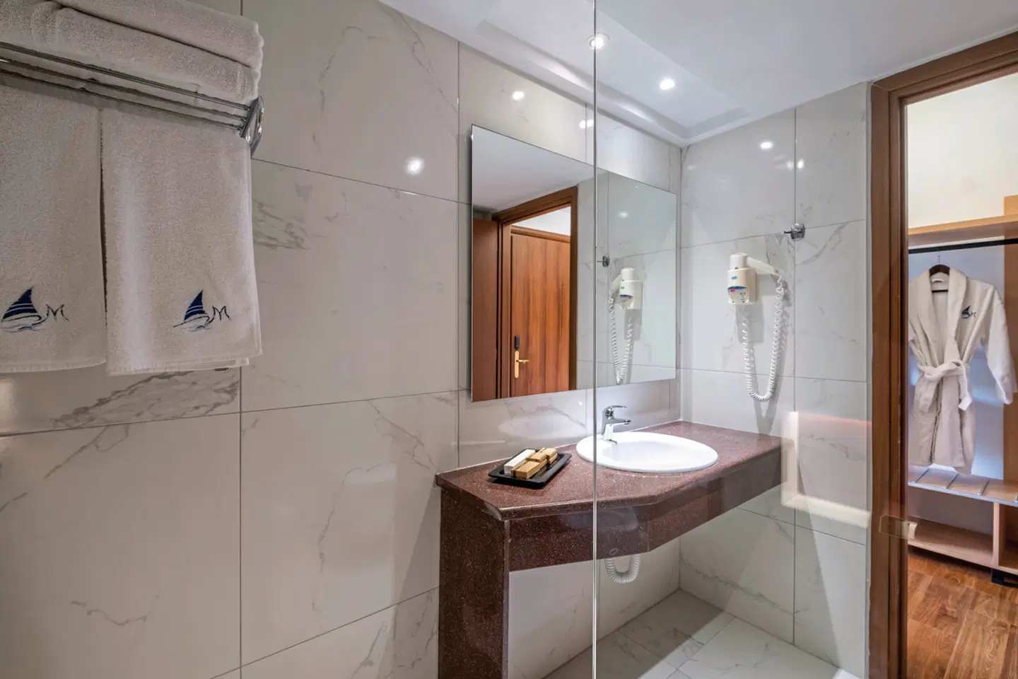 Mediterranean Beach Resort Badezimmer