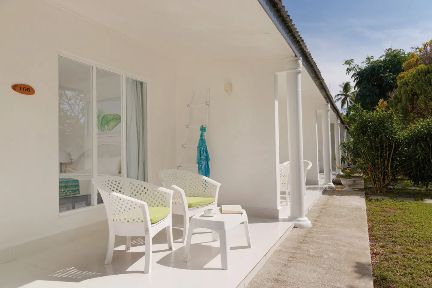 Equator Village Maldives Terrasse