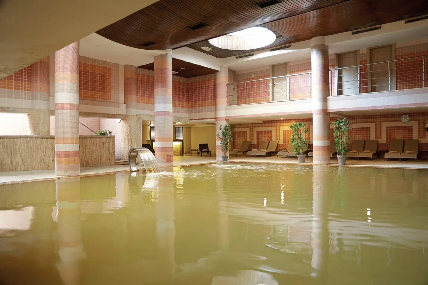 Piril Hotel Thermal & Beauty Spa Hallenbad