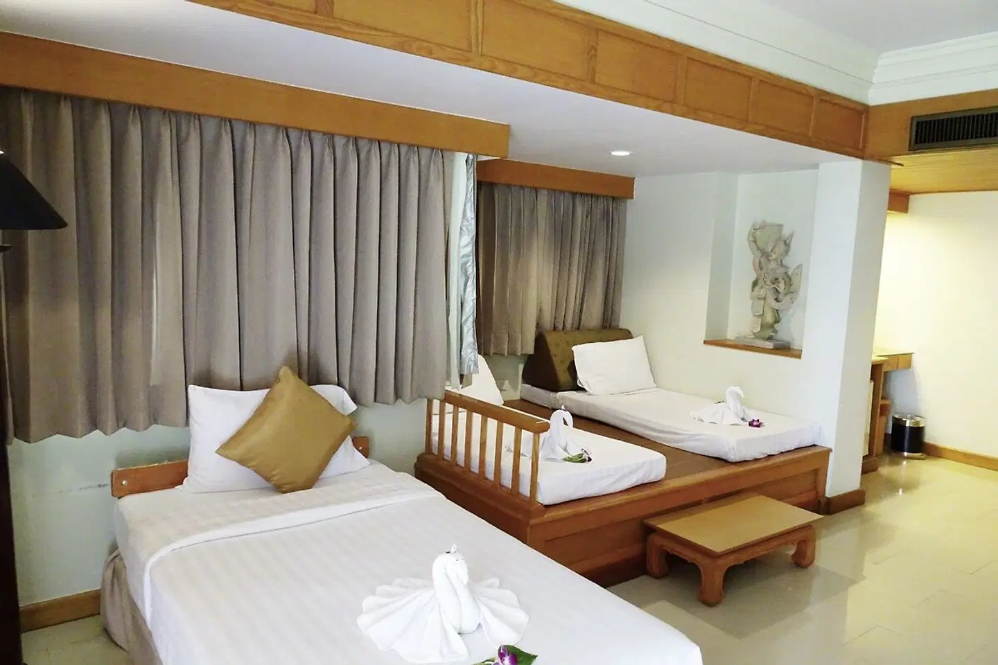 Seaview Patong Hotel ROOM_EXAMPLE