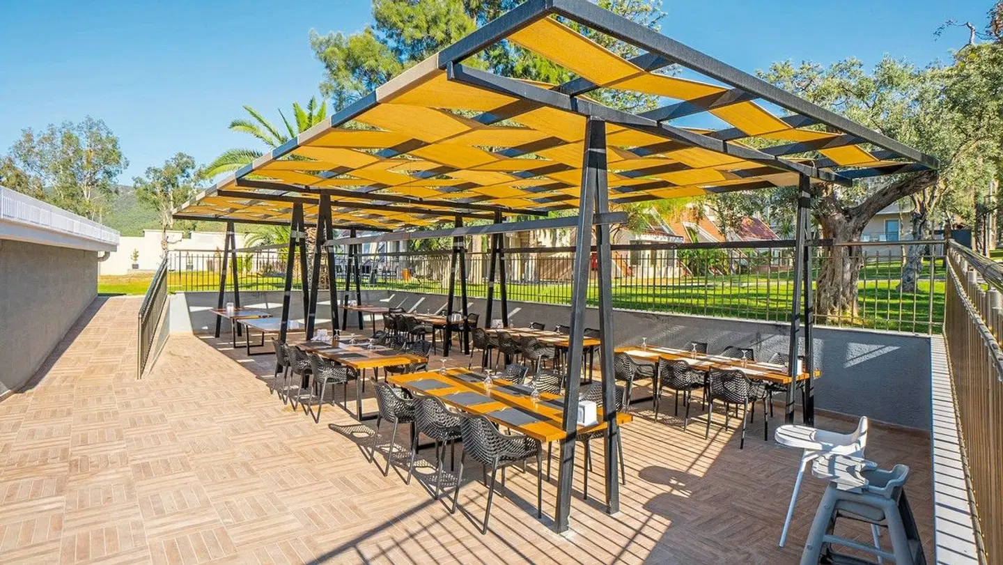 Long Beach Club Nature Bar