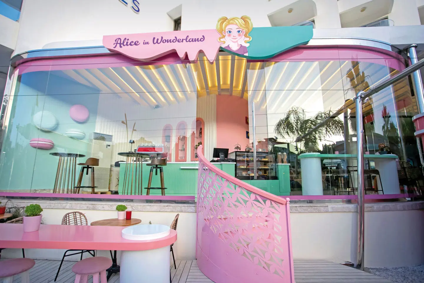 Lalila Blue Suites Bar