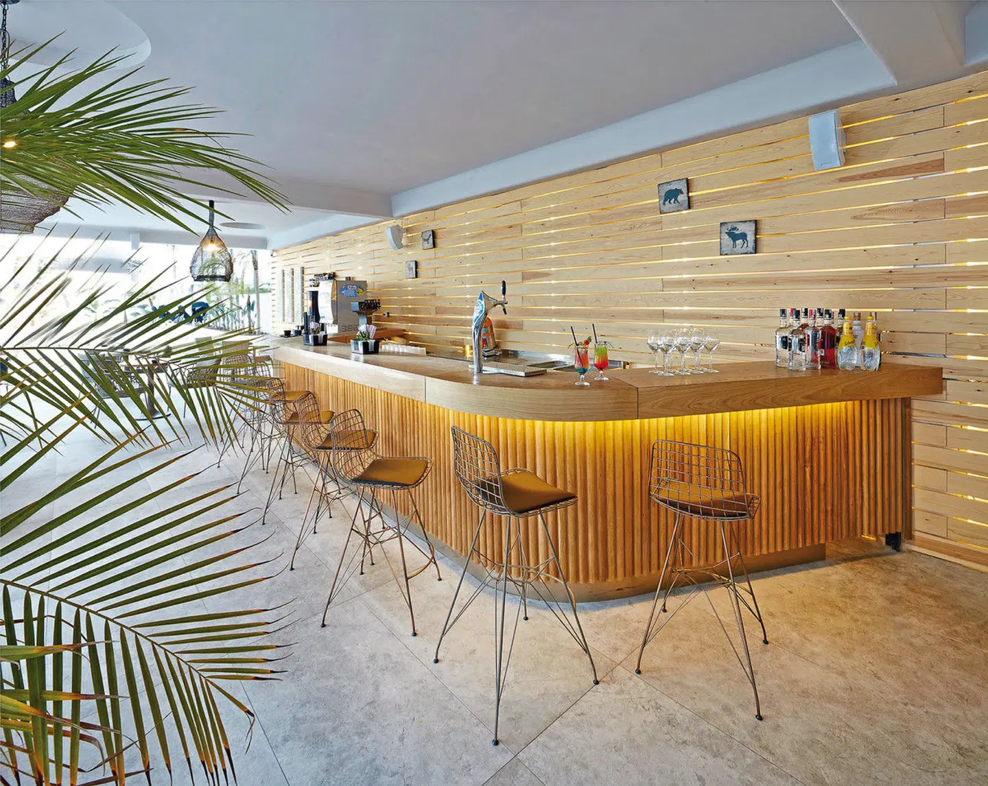 Lalila Blue Suites Bar