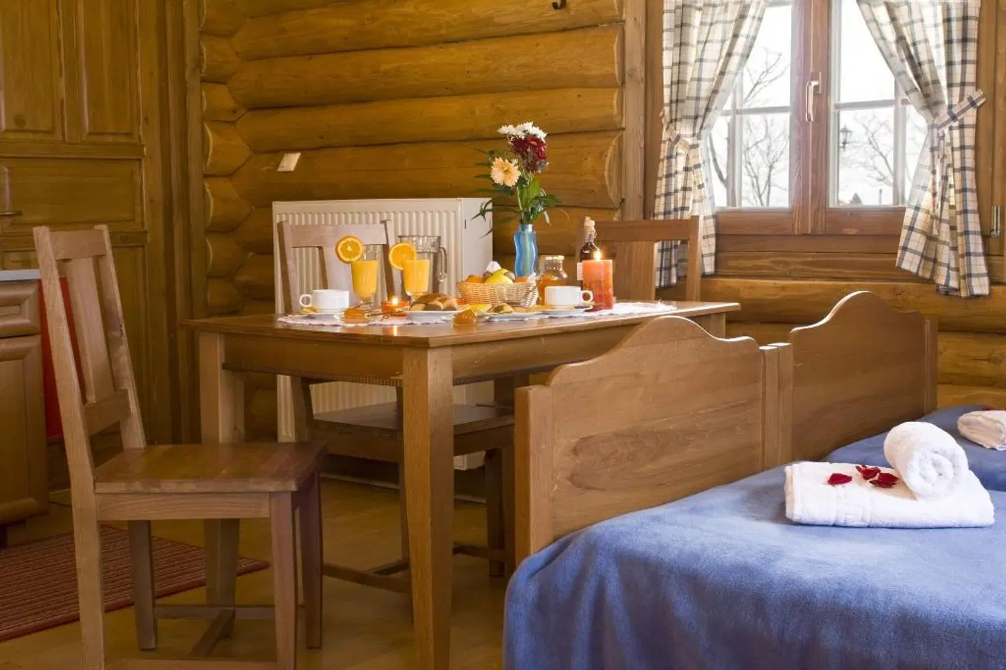 Sfendamos Wood Village Bar