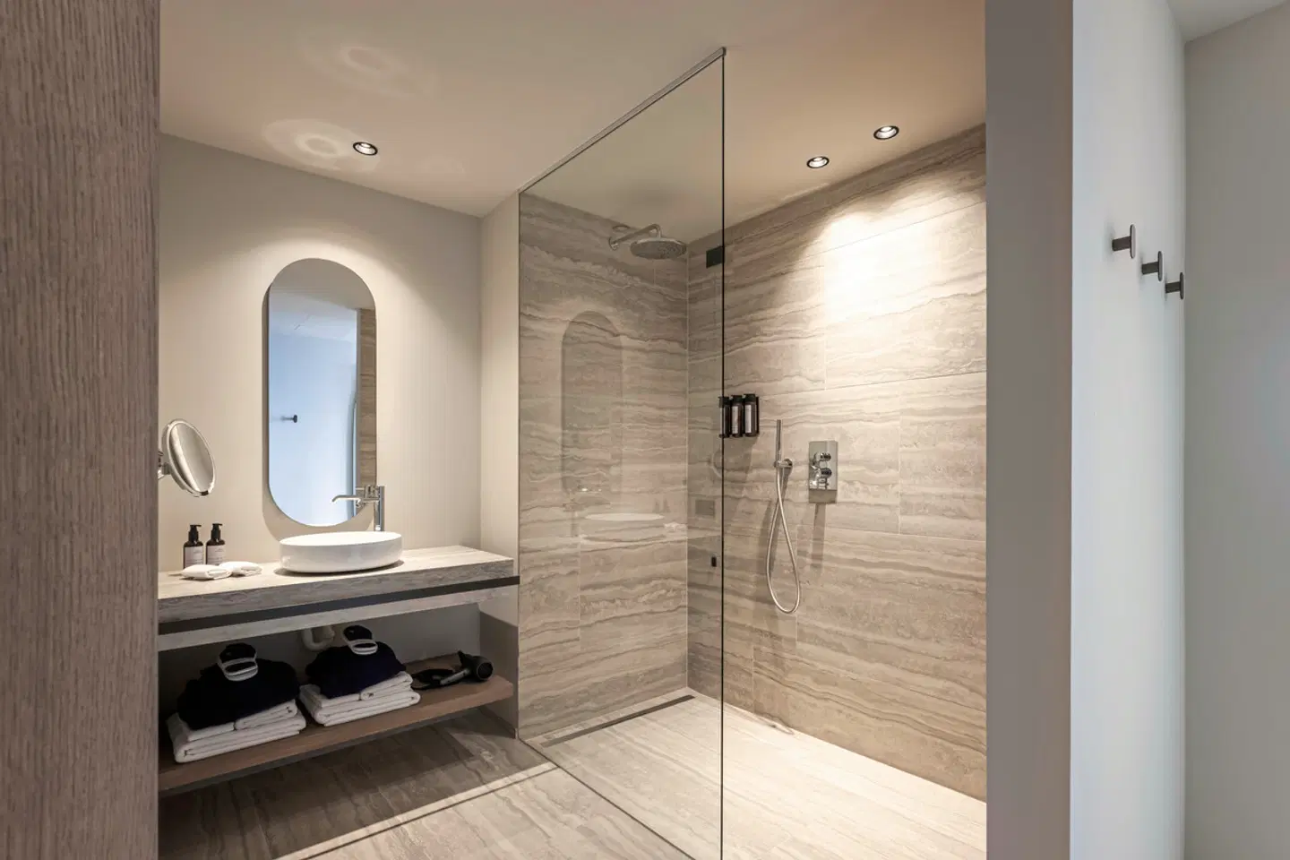 Stroblhof Lake Garda Badezimmer