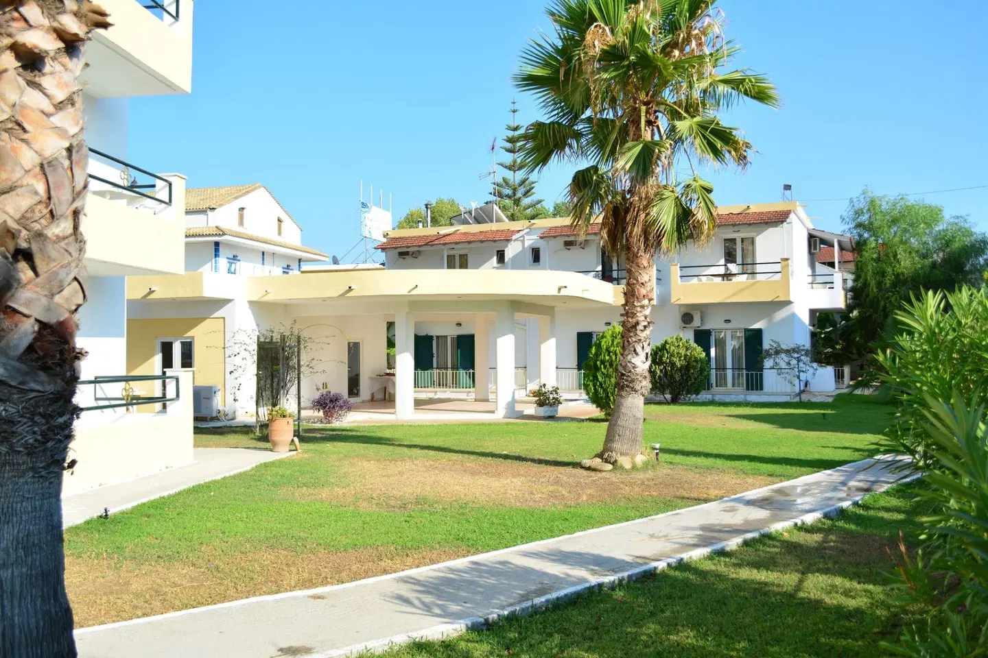 Cavos Beach House EXTERIOR