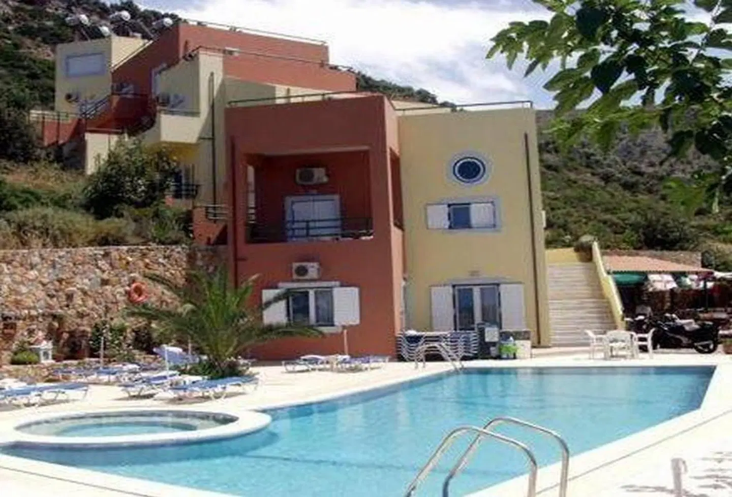 Sunny Hill OUTDOOR_POOL