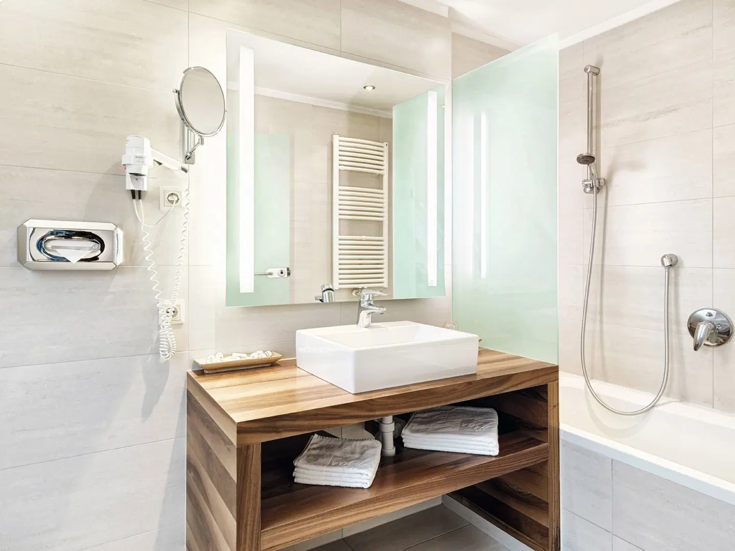 Grauer Bär Badezimmer