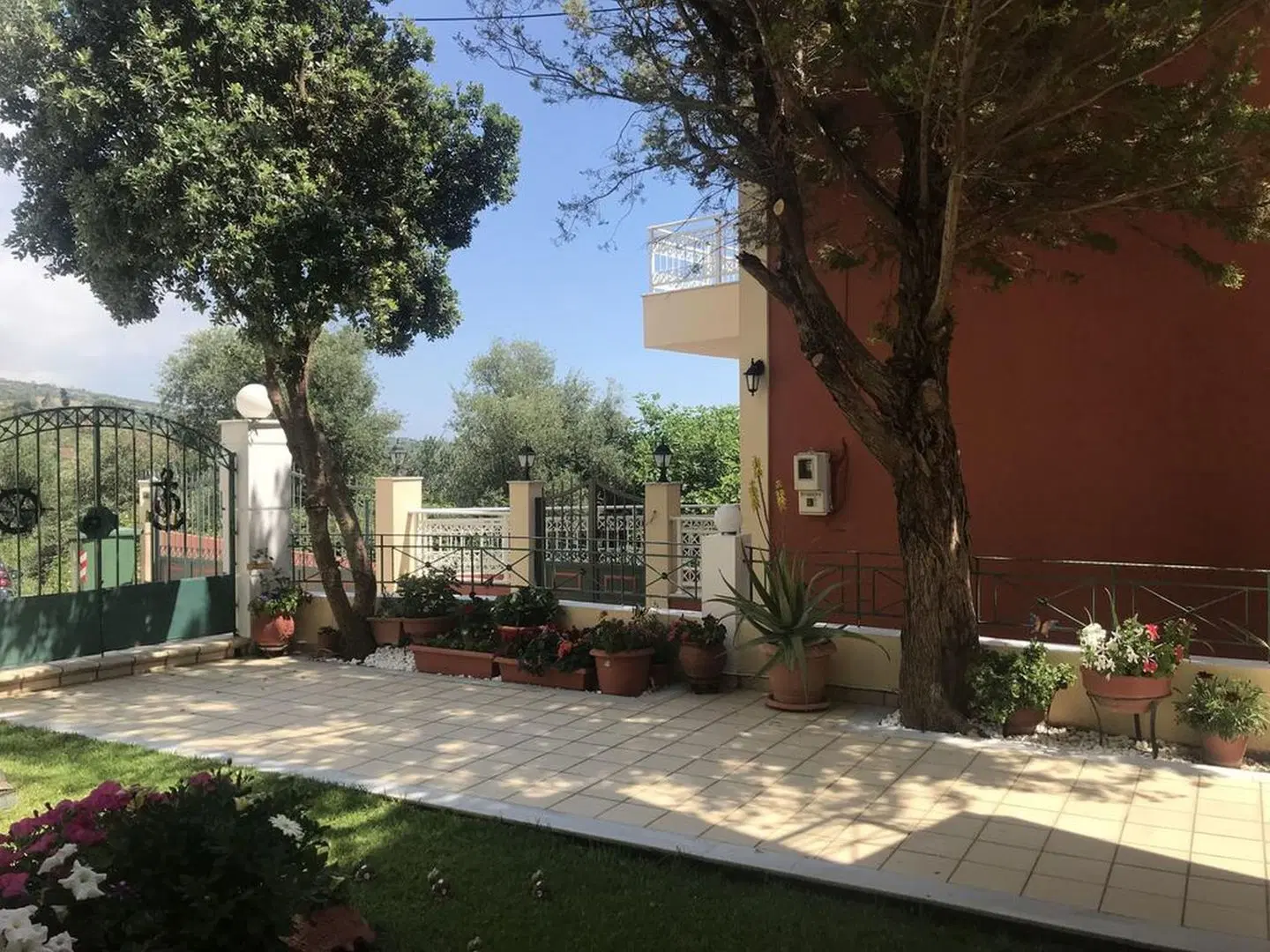 Naftilos Studios Garten