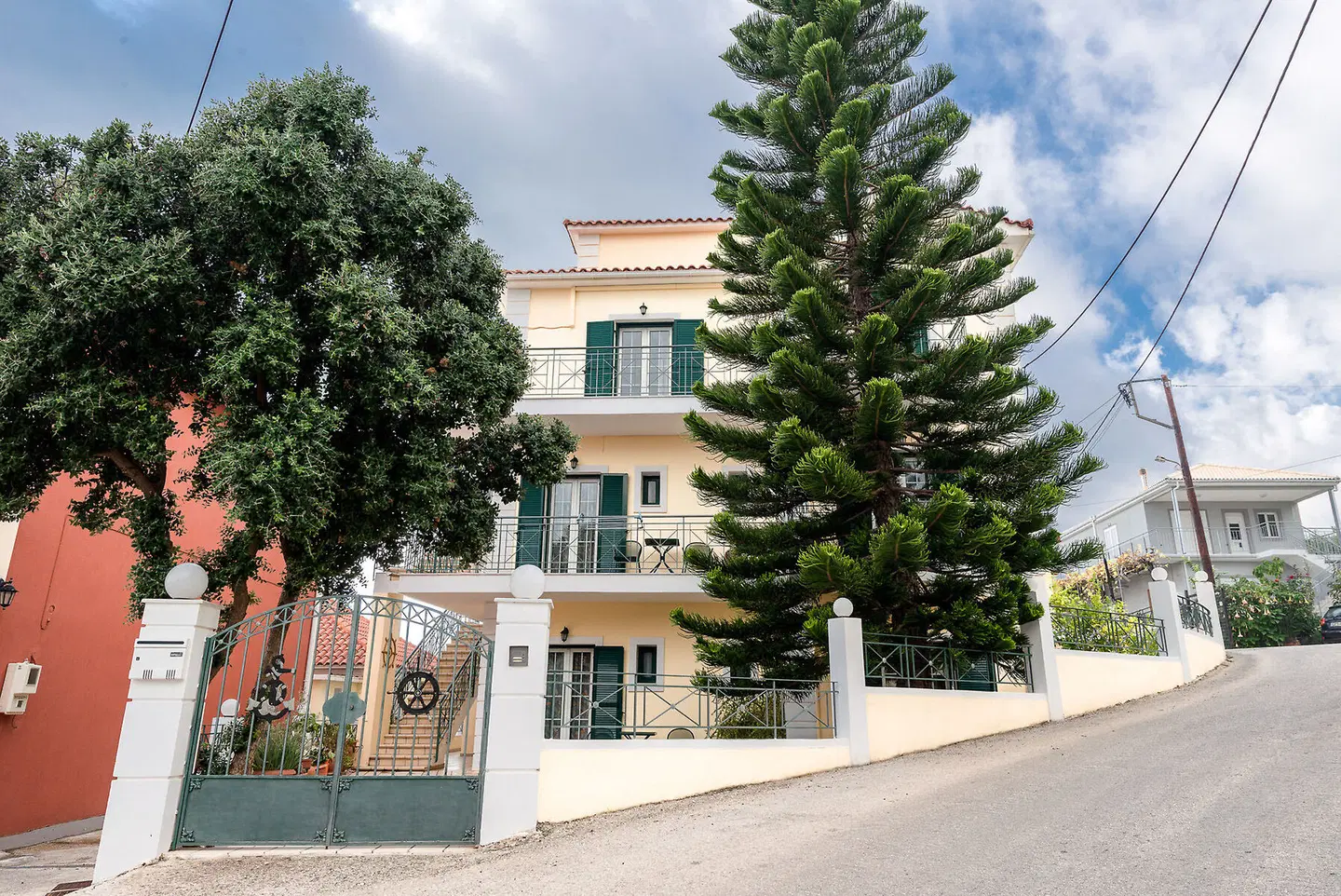 Naftilos Studios EXTERIOR