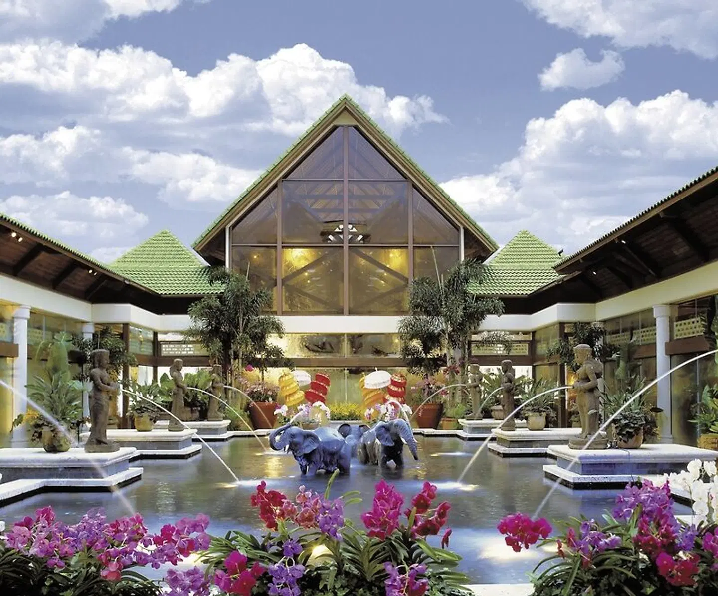 Loews Royal Pacific Resort at Universal Orlando Resort EXTERIOR