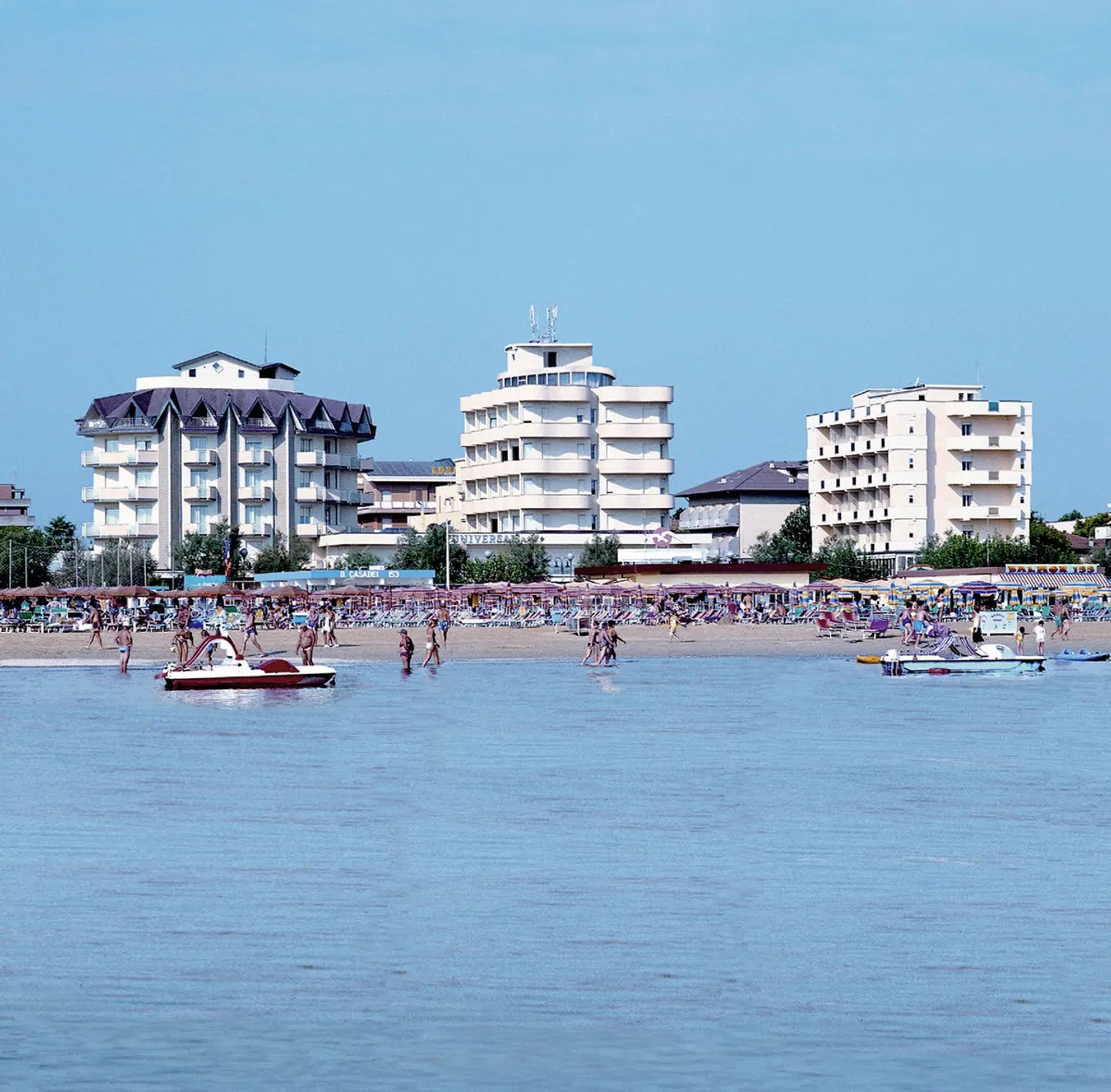 Universal OUTDOOR_POOL