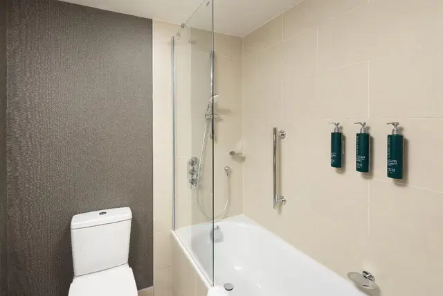 DoubleTree by Hilton Hotel Luxembourg Badezimmer