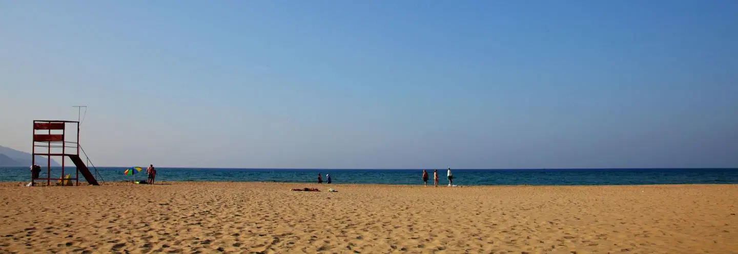 Vardis Olive Garden Strand